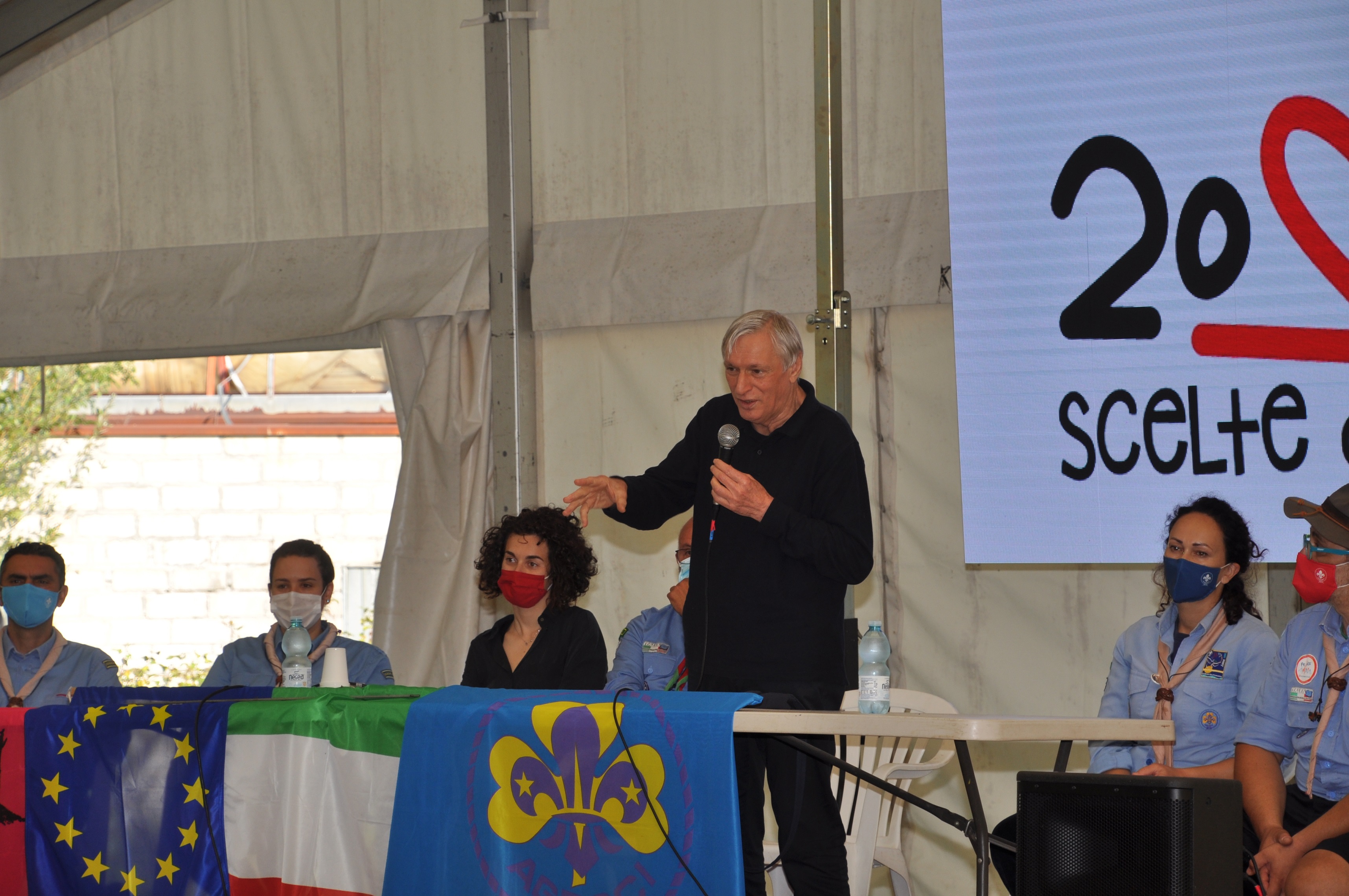 Don_Ciotti_incontra_gli_scout_abruzzesi_al_santuario_di_San_Gabriele1.JPG