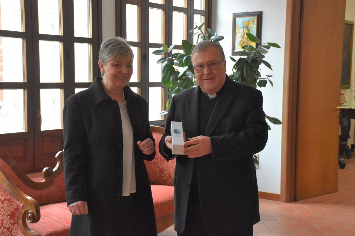 FOTO_CONSEGNA_OLIO_CAPACI.JPG