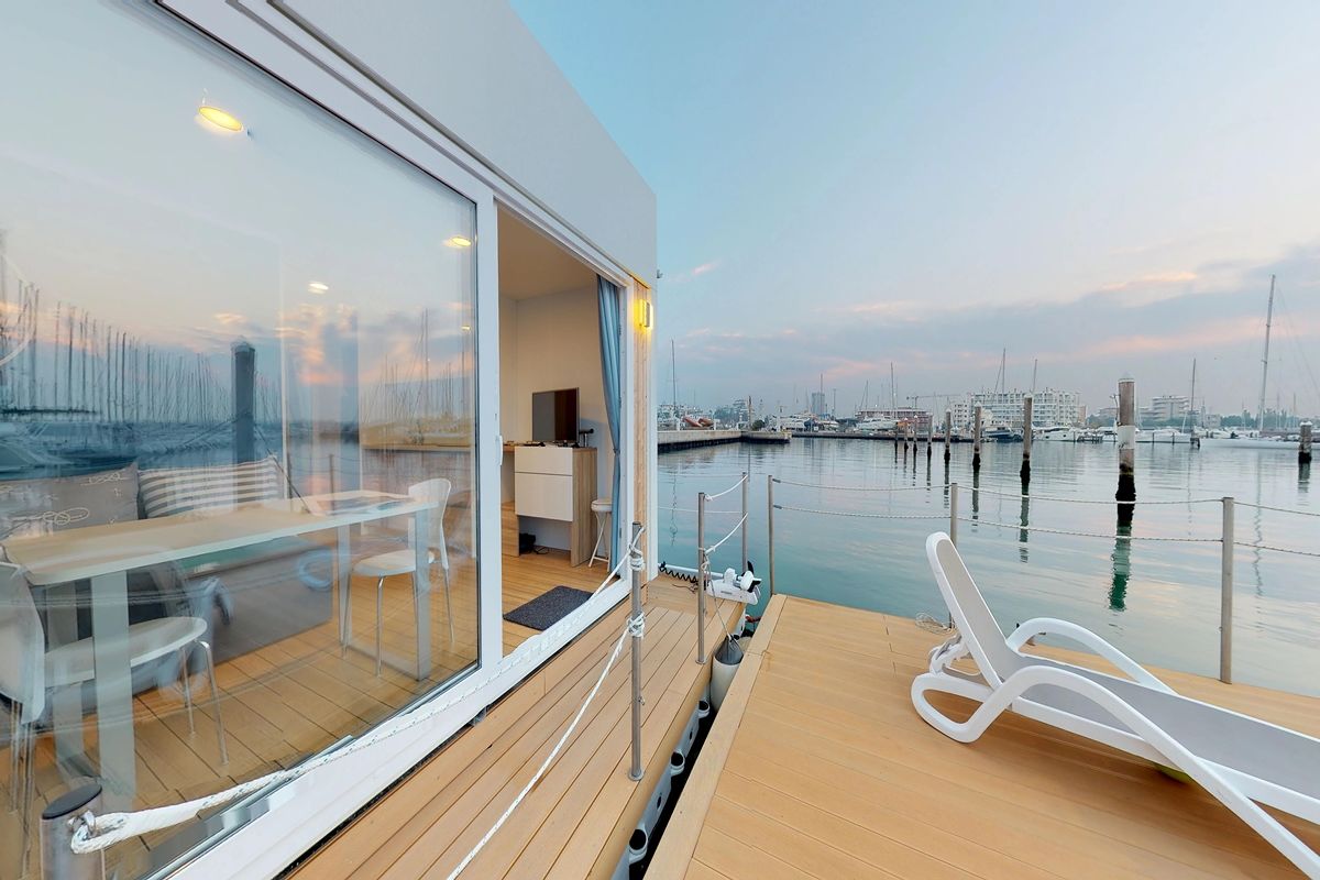 House-Boat.jpg