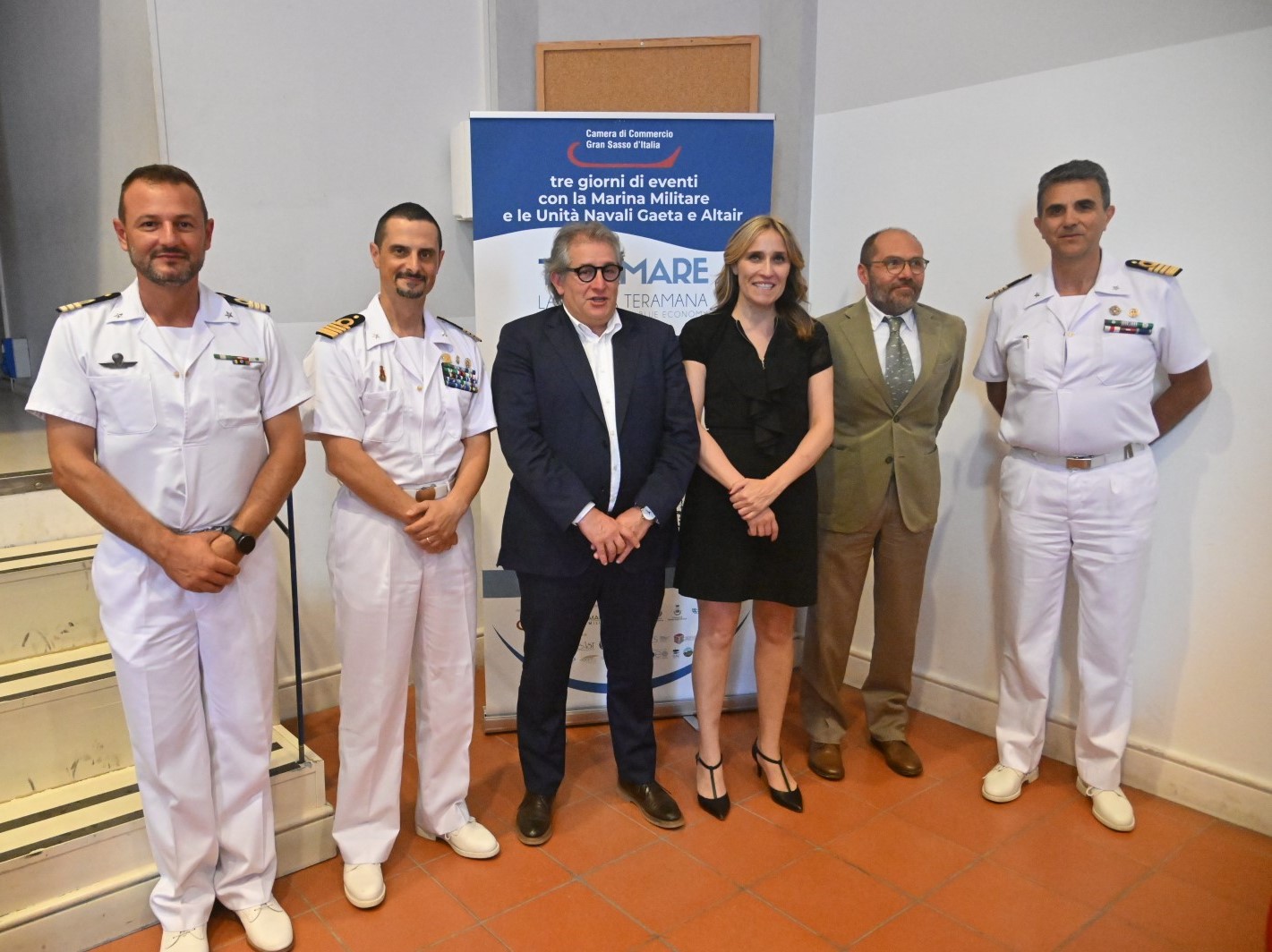 Presidente_Ballone__Prefetto_Fabrizio_Stelo_Assessore_DAmario_rappresentanti_Marina_e_Guardia_Costiera.JPG