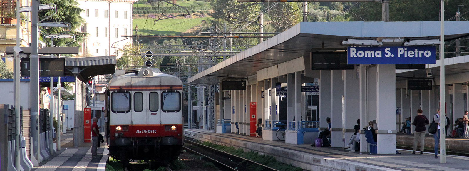 Roma_San_Pietro_train_station_FCU_ALn_776_October_2012.jpg