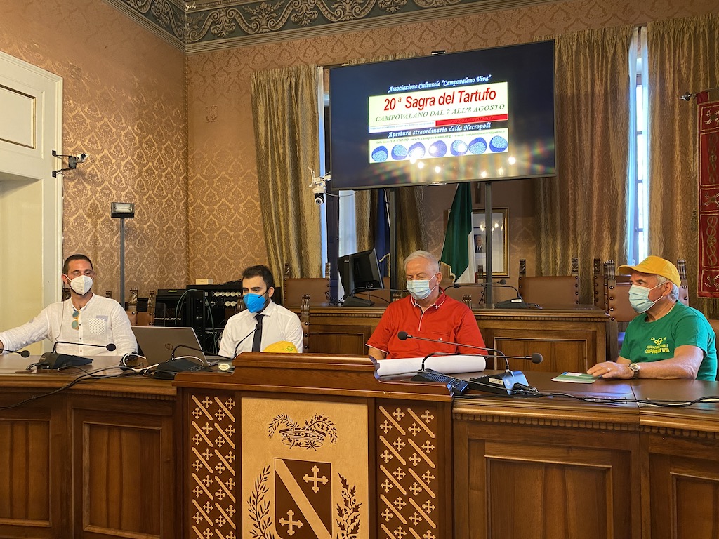 da_sx_vicepres_associazione_Davide_Cordoni_-_sindaco_Federico_Agostinelli_-_pres_associazione_Daniele_Barbieri_-_Luigi_Roscioli.JPG