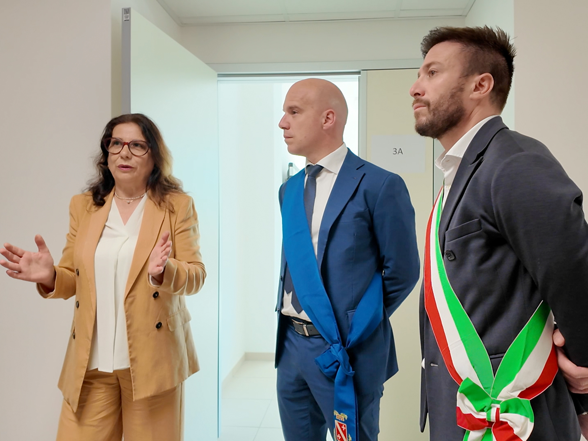 dirigente_scolastica_Silvia_Recchiuti_-_presidente_Camillo_DAngelo_-_sindaco_Jwan_Costantini_2.jpg