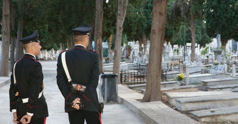ladri-cimitero-766x400.jpg