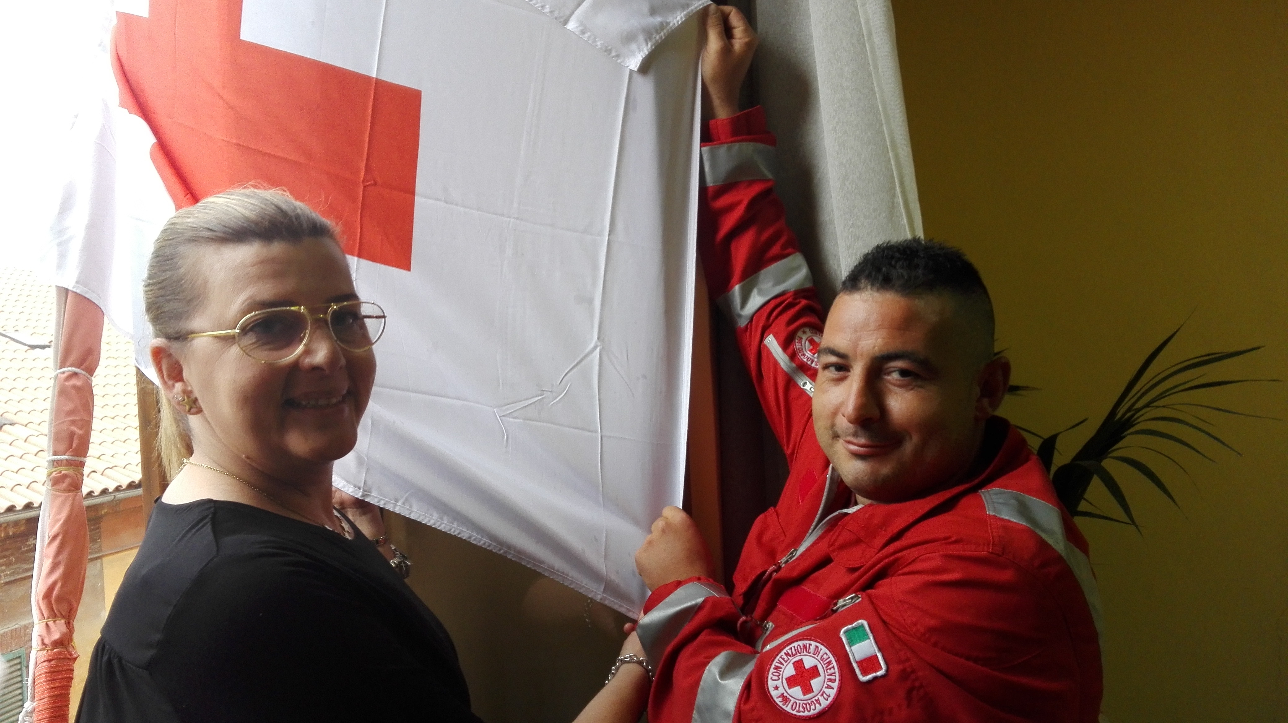 posizionamento bandiera croce rossa