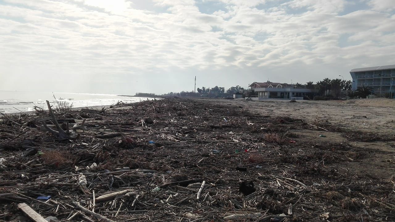 spiaggia-rifiuti2.jpg